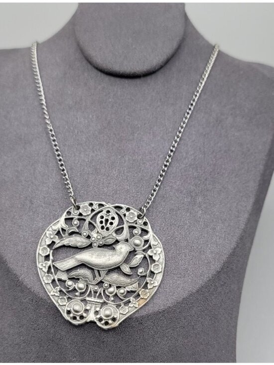 None Jewelry - Vintage Bird Floral Pendant Silver Tone Filigree Open-Work Design 18" Chain